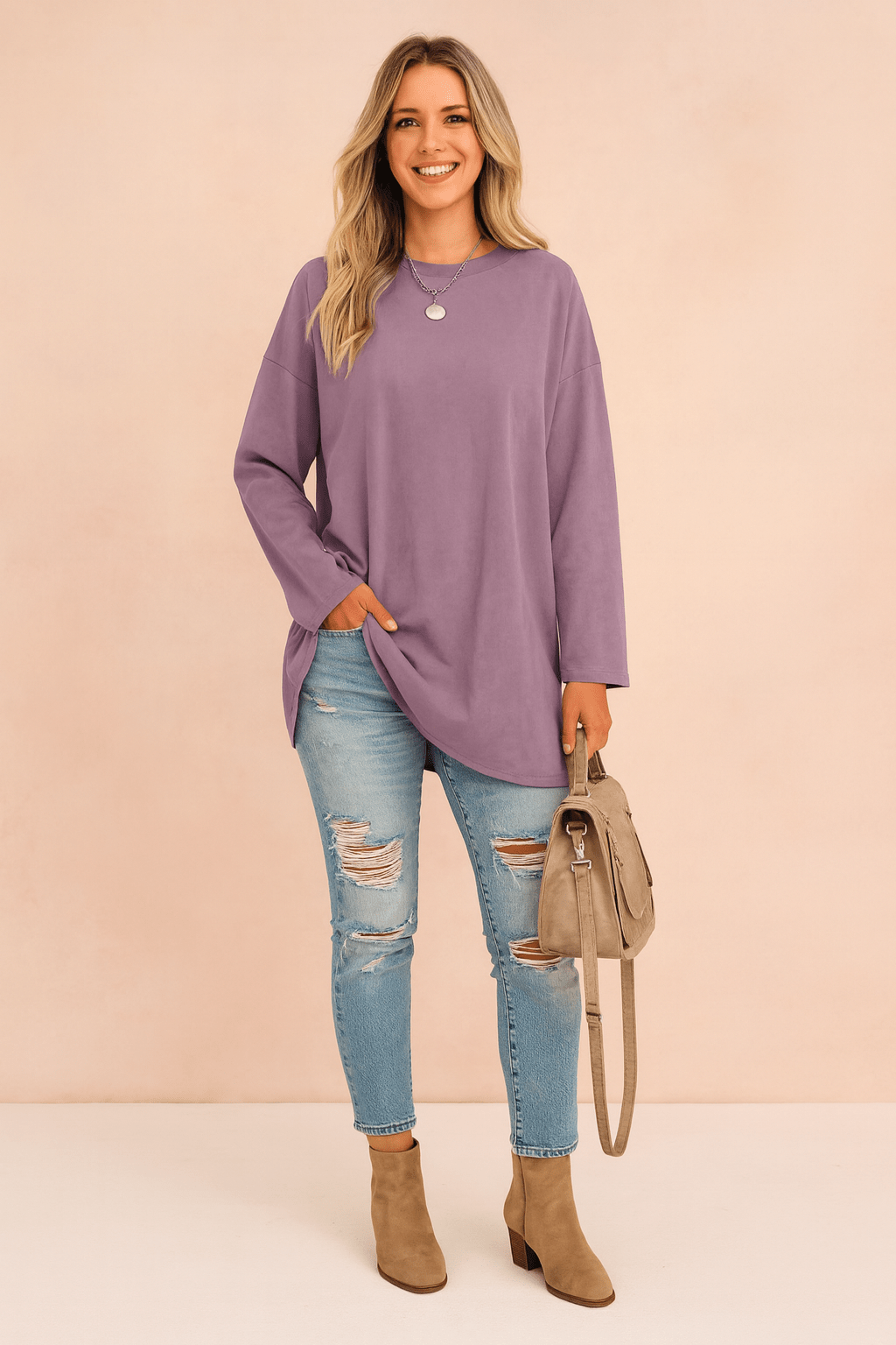 Oversized sweater for women featuring a loose fit, perfect for comfortable knitwear and casual style, showcasing a cozy design in soft fabric. 0